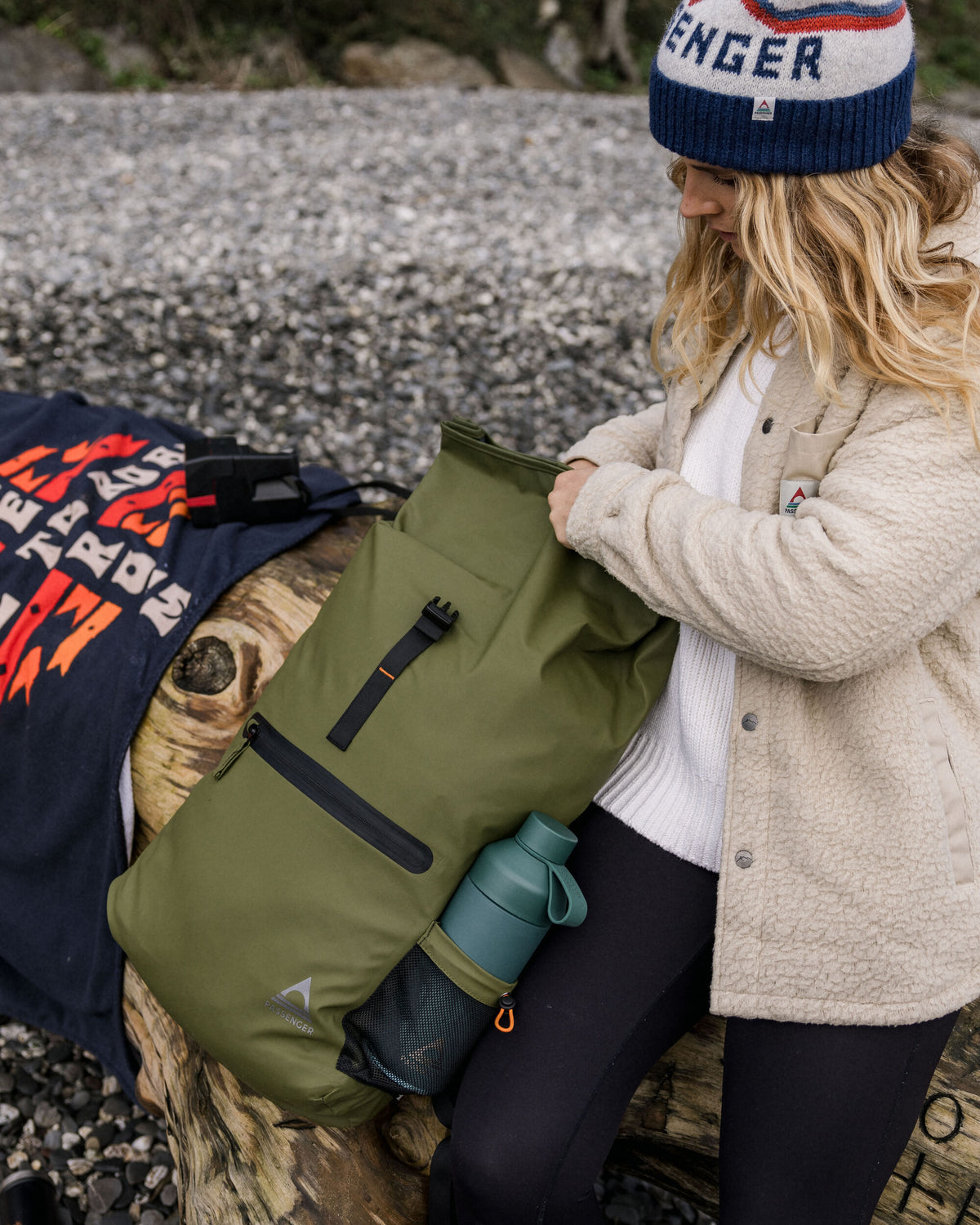Crossing Roll Top Backpack - True Black/ Khaki - Lifestyle - Female