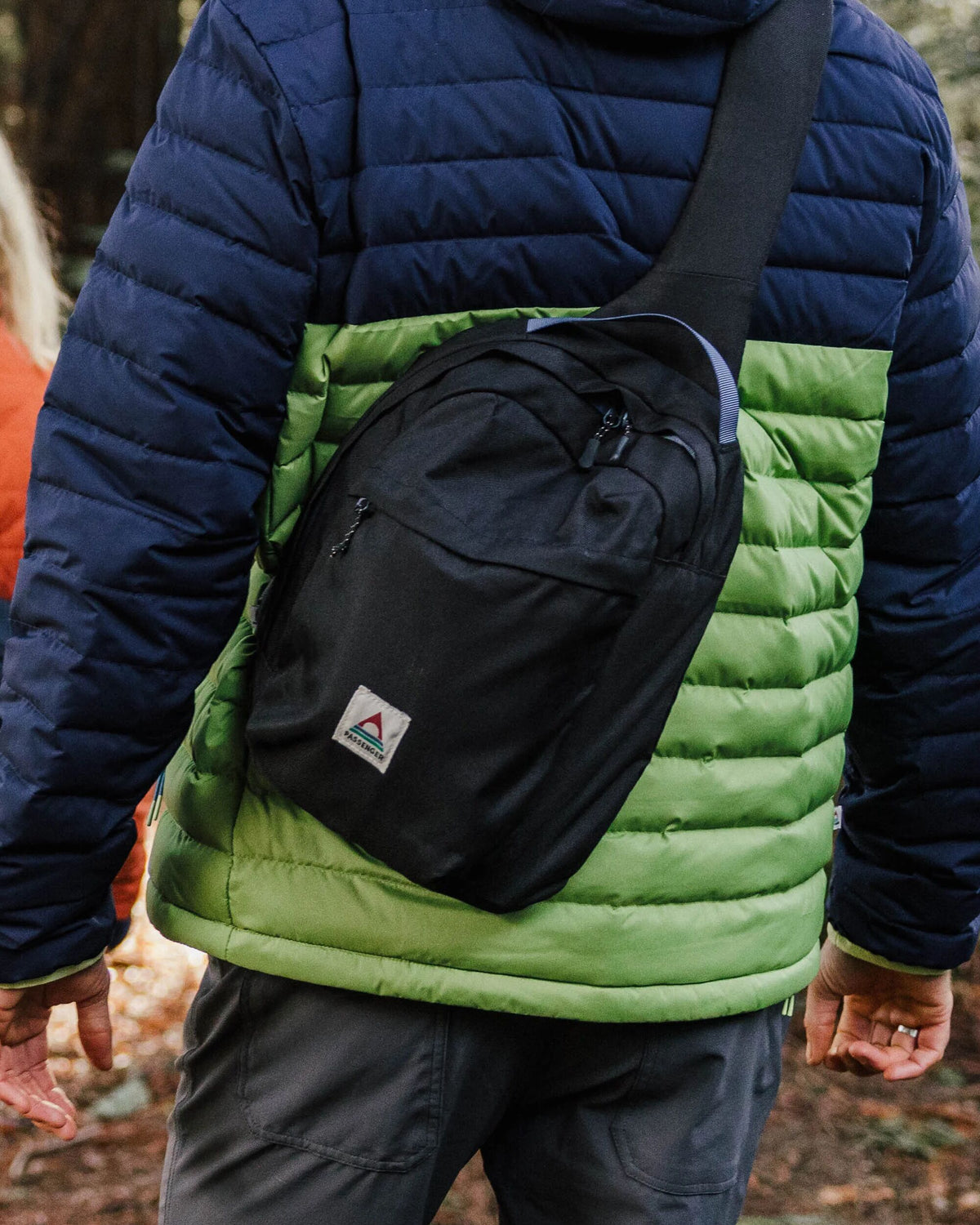 Boondocker Sling 8L - Black - Lifestyle - Male