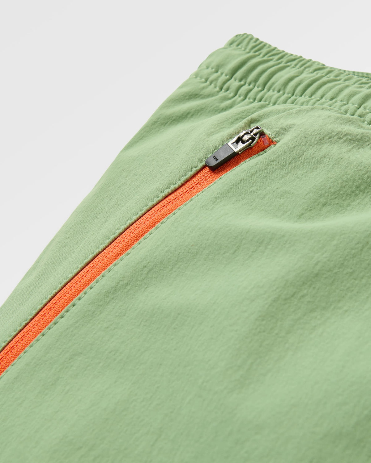 Flaris NetPlus® Beach Short - Stem Green - Flatlay