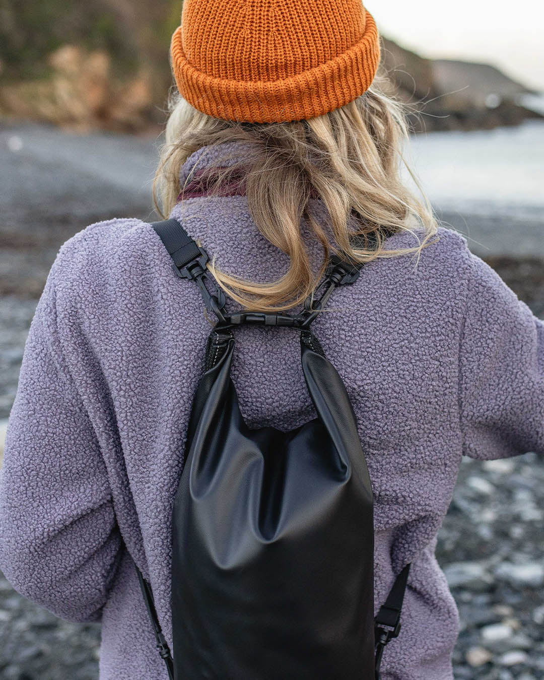 Tide 10L Dry Bag - Black - Lifestyle - Female