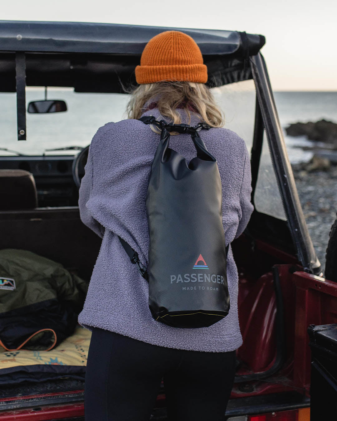 Tide 10L Dry Bag - Black - Lifestyle - Female
