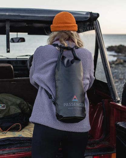 Tide 10L Dry Bag - Black - Lifestyle - Female