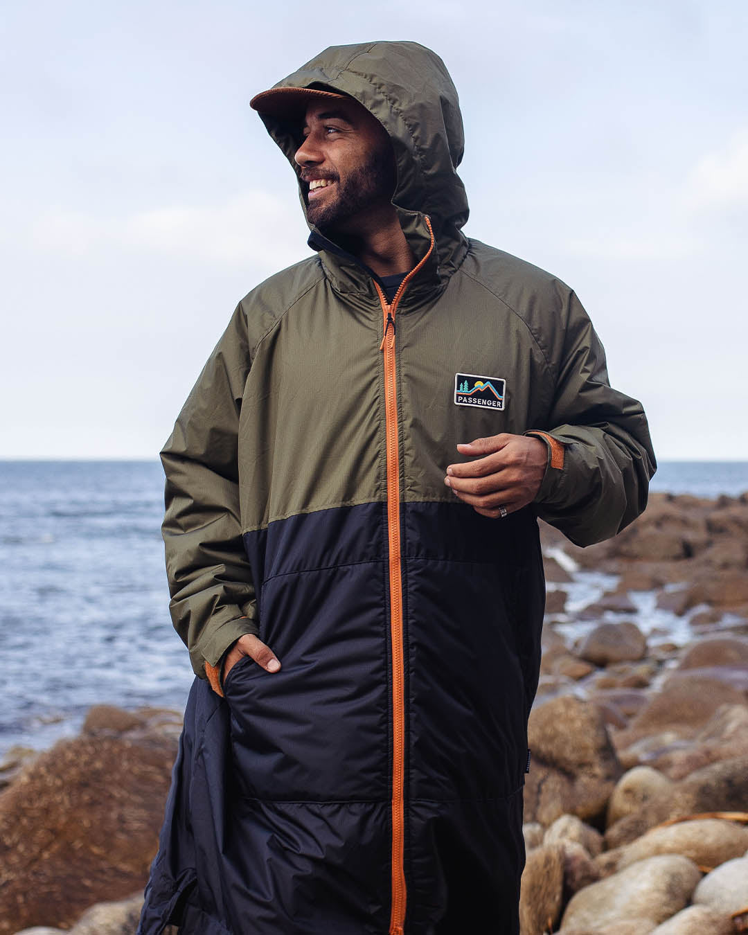 Roaming Sherpa Lined Changing Robe - Black/ Khaki - Lifestyle - Male