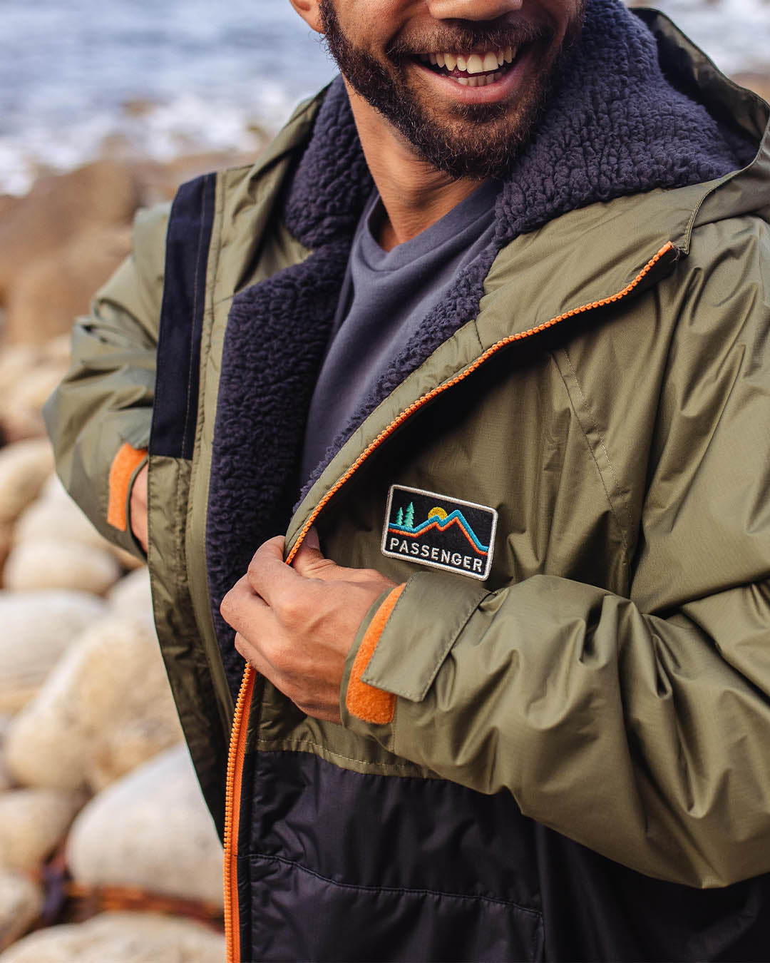 Roaming Sherpa Lined Changing Robe - Black/ Khaki - Lifestyle - Male