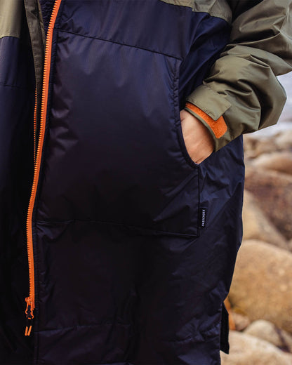 Roaming Sherpa Lined Changing Robe - Black/ Khaki - Lifestyle