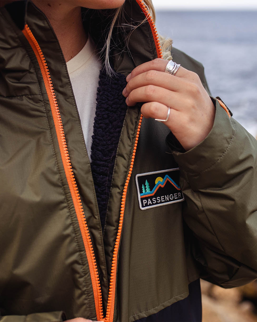 Roaming Sherpa Lined Changing Robe - Black/ Khaki - Lifestyle