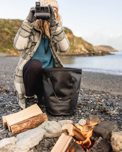 Tide 20L Bucket Bag - Black - Lifestyle - Female