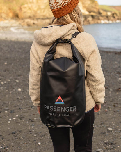 Tide 30L Dry Bag - Black - Lifestyle - Female