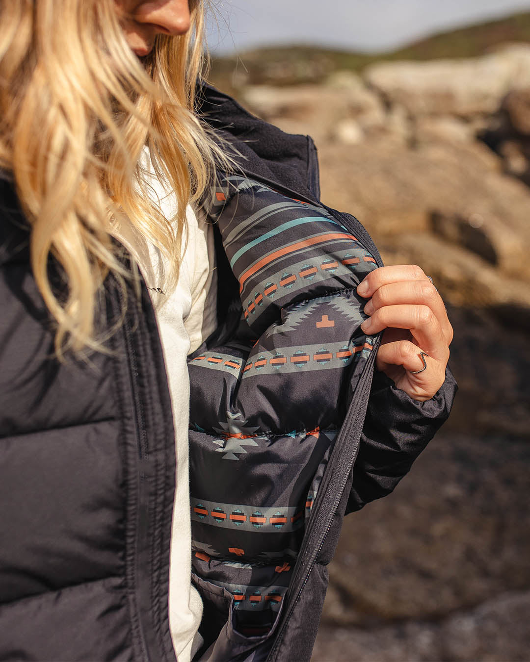 Parks Insulated Jacket - True Black - Lifestyle