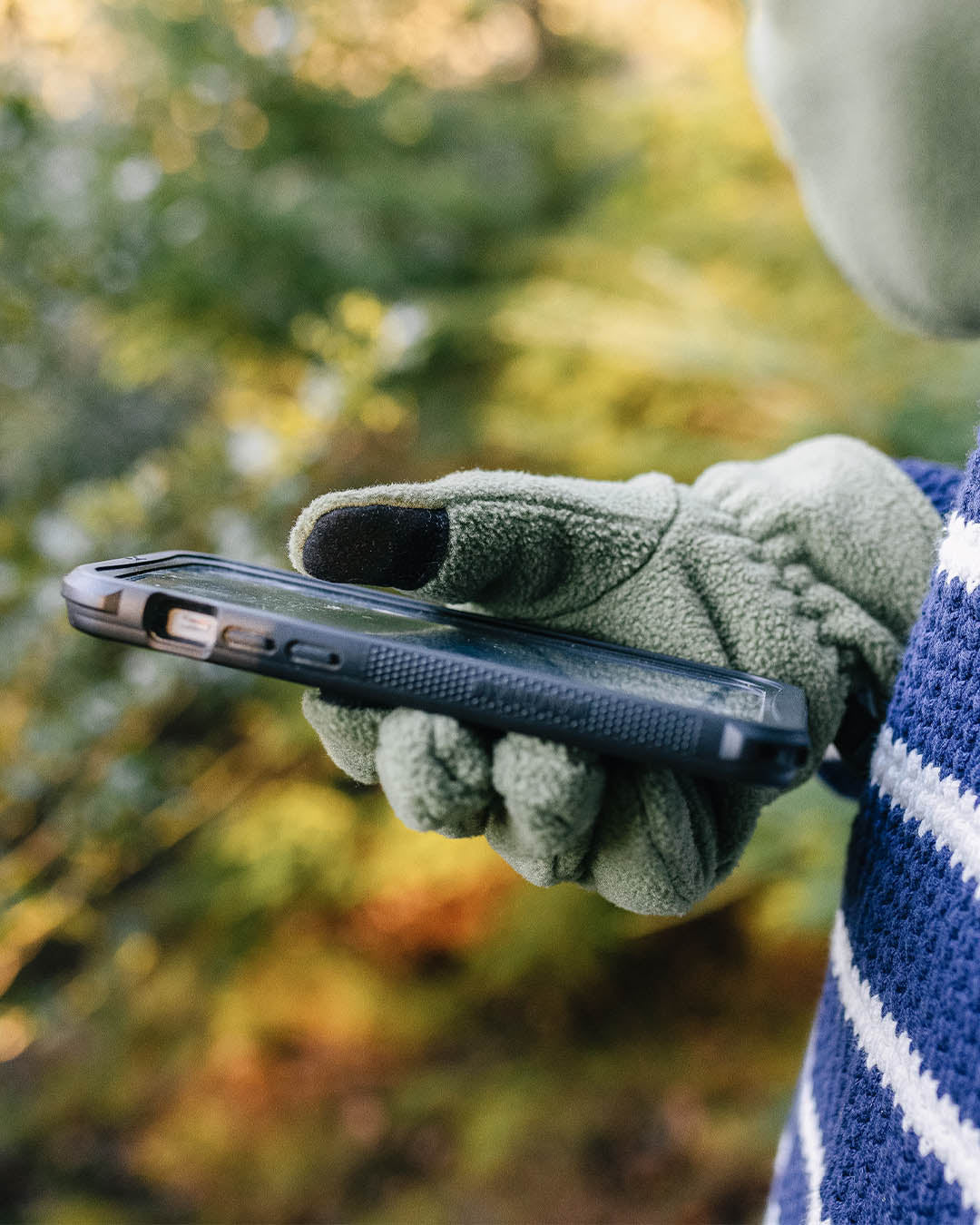 Daytrip Polar Fleece Touch Screen Gloves - Khaki - Lifestyle