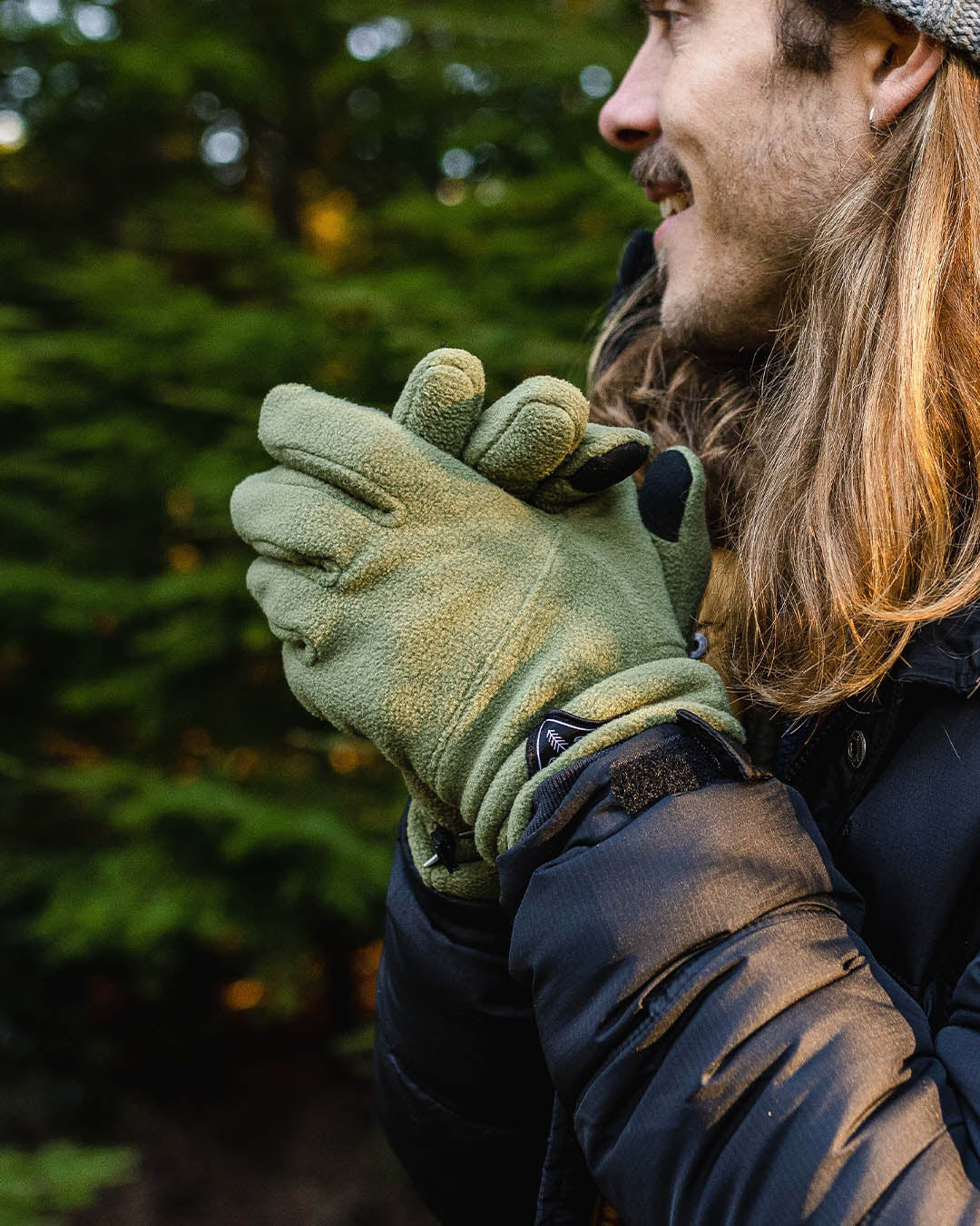 Daytrip Polar Fleece Touch Screen Gloves - Khaki - Lifestyle