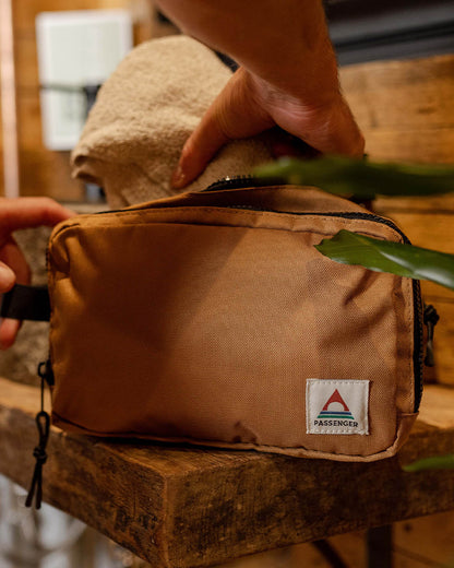 Travel Wash Kit - Golden Brown - Lifestyle