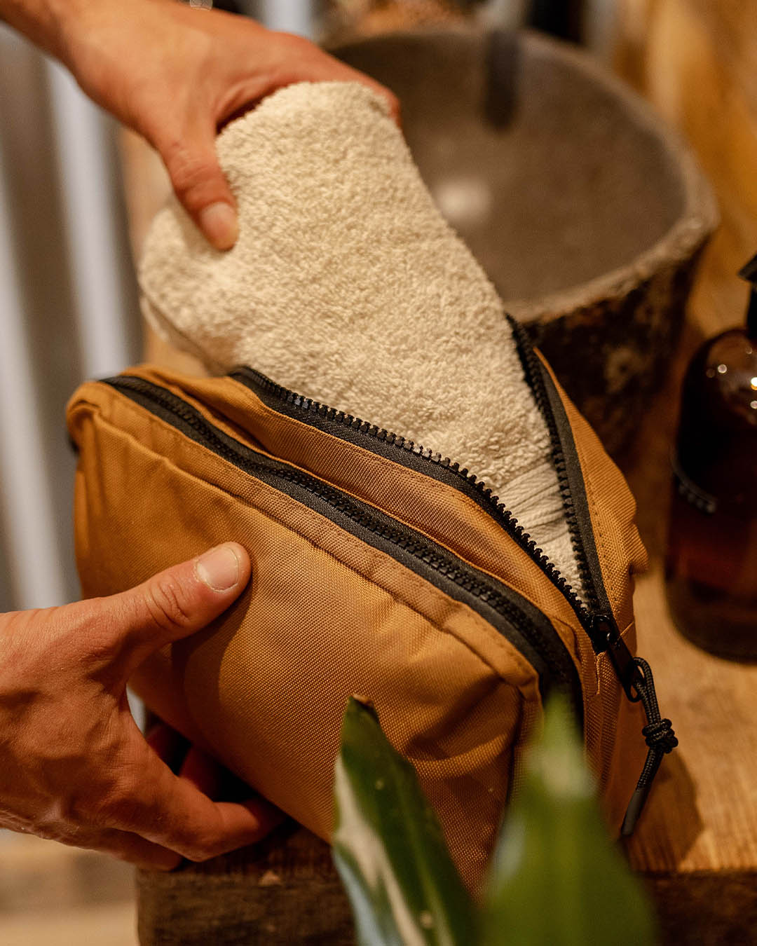 Travel Wash Kit - Golden Brown - Lifestyle