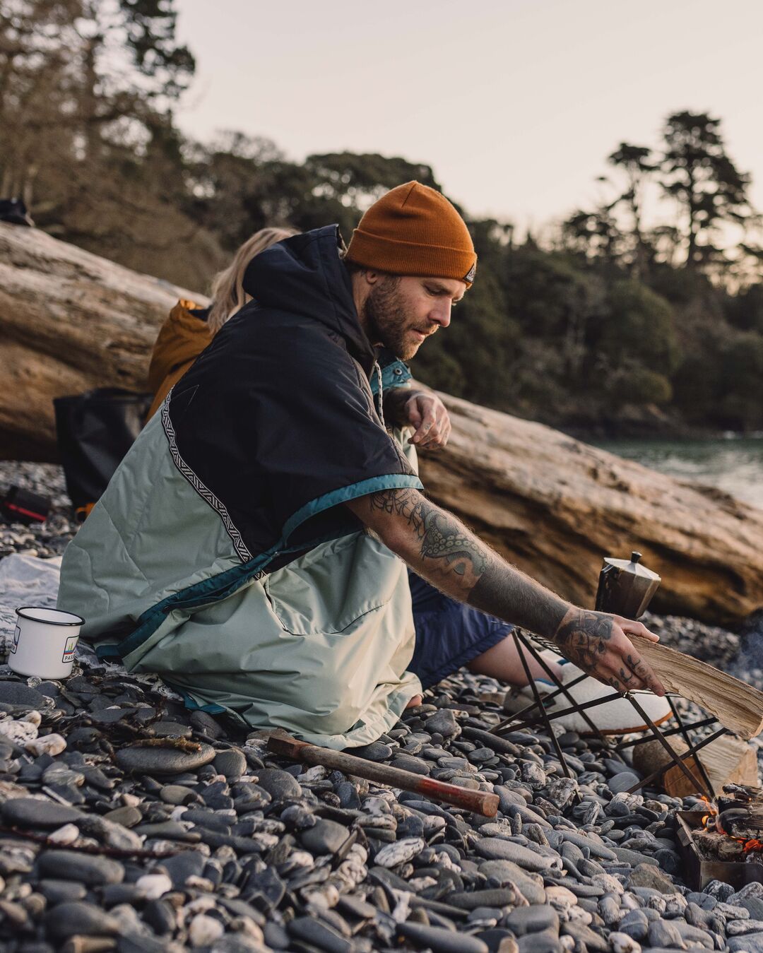 Outback Pull Over Changing Robe - True Black/Pistachio - Lifestyle