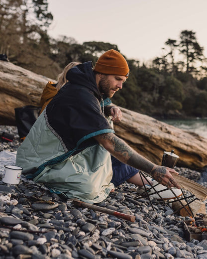 Outback Pull Over Changing Robe - True Black/Pistachio - Lifestyle