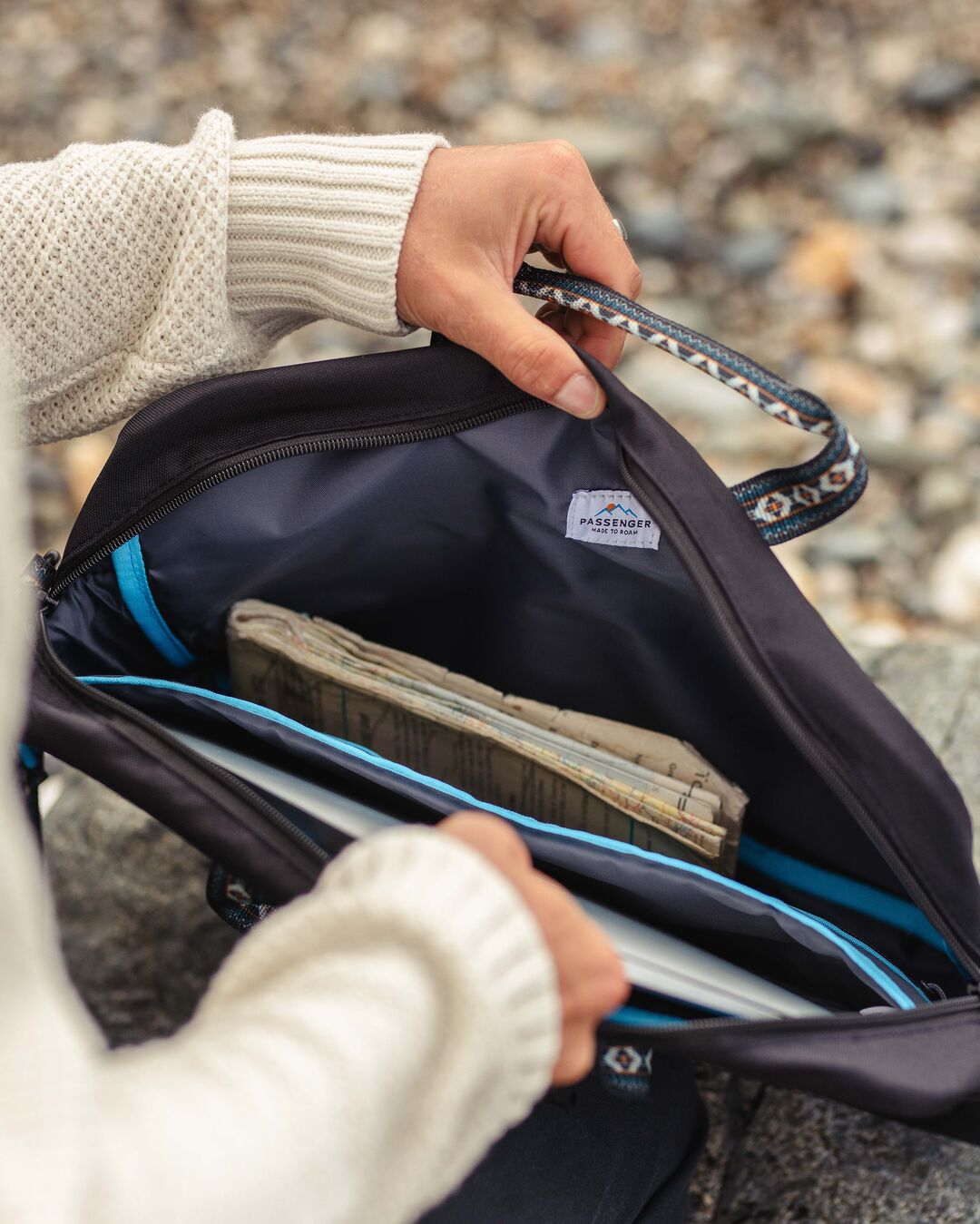 Messenger Bag - Black - Lifestyle